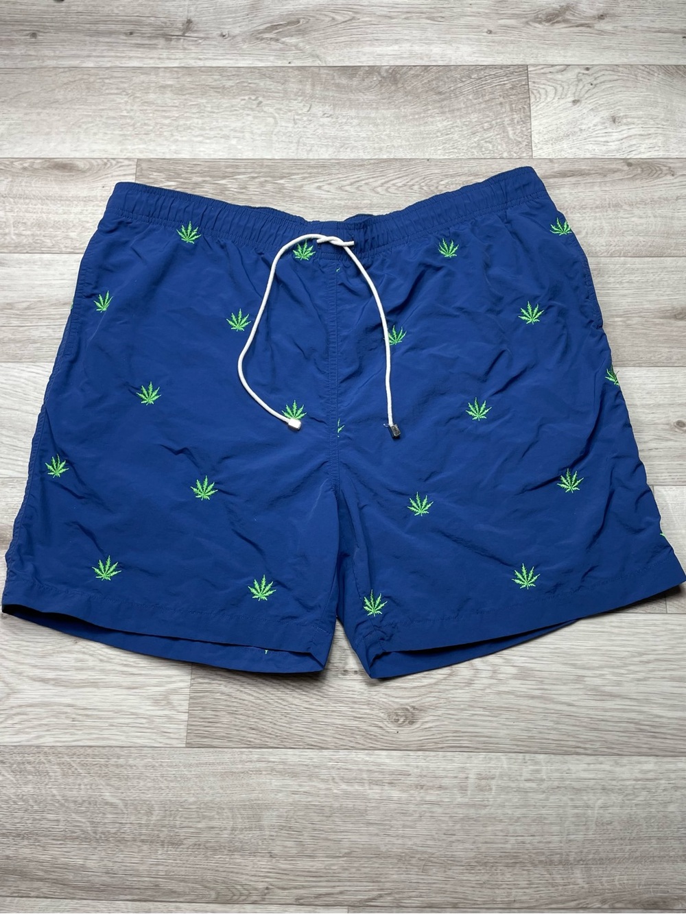 🔥J.McLaughlin Men’s Swim Trunks XL Marijuana Embroidered Beach Resort Tropical
